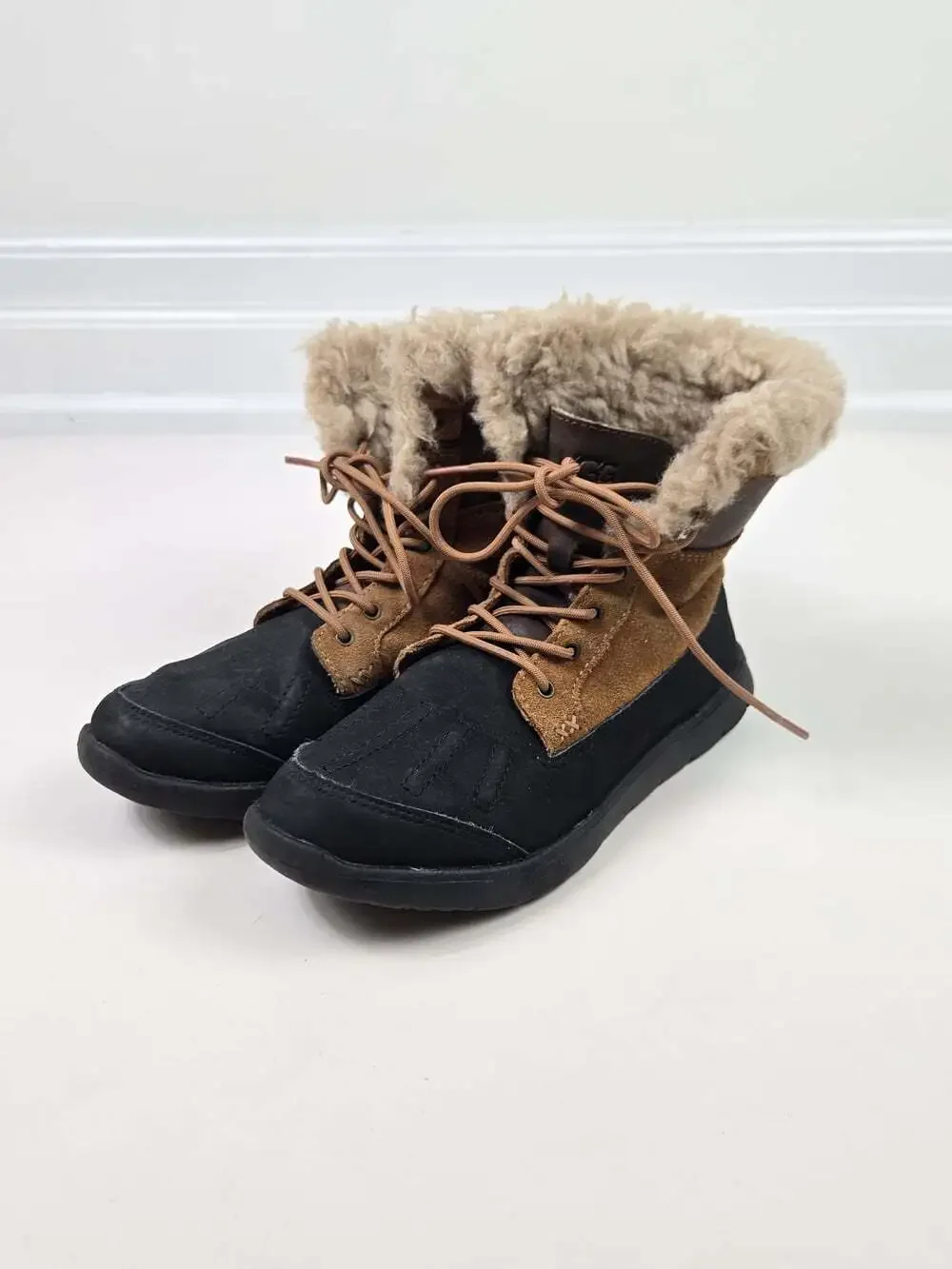 UGG Baxter Snow Boots Toddler Size 2 Shearling Winter Duck Boots